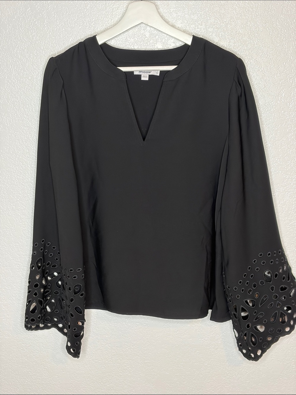 Chico’s Black Laser Cut Eyelet Wide Sleeves V Neck Blouse Size Small Career Wear